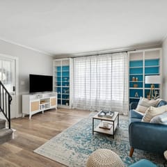 Nautical abode Uptown Maumee by River-BLUE Side!