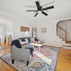 Appealing 2br Cape Cod w/ bonus rm & fiber Wi-Fi!