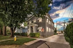 1br apt- heart of Uptown Maumee w/ fiber Wifi! #2 - Image 5