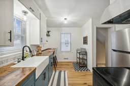 Clean & Chic 3br w/ King bed! Fenced yard & Garage - Image 3