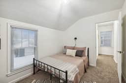 Clean & Chic 3br w/ King bed! Fenced yard & Garage - Image 5