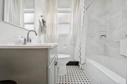 Elegant & inviting! 3br w/ private primary suite! - Image 5