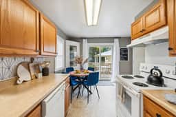 Cheerful & Clean 2br by TCC & Zoo! Fenced yard! - Image 3