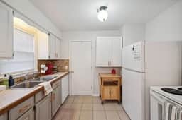Vibrant & Colorful home w/ 2brs + Private office! - Image 4