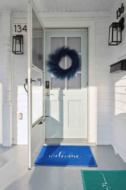 Nautical abode Uptown Maumee by River-BLUE Side! - Image 5