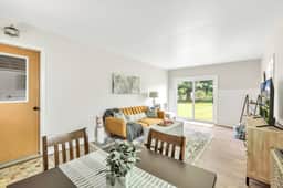 ★Downtown Perrysburg Bungalow w/ additional space★ - Image 2