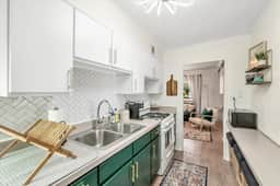 ★Downtown Perrysburg Bungalow w/ additional space★ - Image 3