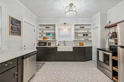 Stunning historic 3br across from Toledo Hospital! - Image 2