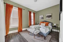 Downtown Rossford/Toledo Restored Arts&Crafts Home - Image 5