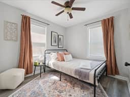 Adorable Maumee Ranch by River/Park-2br fast WiFi - Image 3