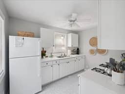 Adorable Maumee Ranch by River/Park-2br fast WiFi - Image 4