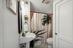 Boho abode Uptown Maumee by River-GREEN Side! - Image 4