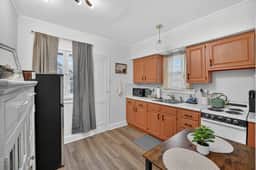1br apt- heart of Uptown Maumee w/ fiber WiFi! #4 - Image 3