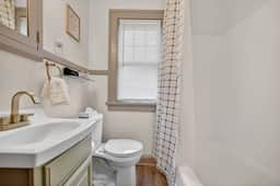 1br apt- heart of Uptown Maumee w/ fiber WiFi! #4 - Image 4