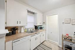 Calming & Relaxing 2br Bungalow near UT, Tol Hosp. - Image 2