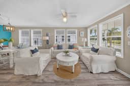 3BR/2BA Beach House! Sleeps 9 w/ 2 Living rms-W/D! - Image 4