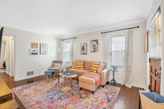 ★Tranquil retreat by Toledo Hosp/UT! Updated-2br★ - Image 1