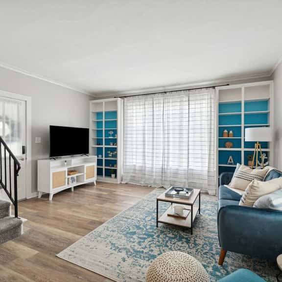 Nautical abode Uptown Maumee by River-BLUE Side! - Image 1
