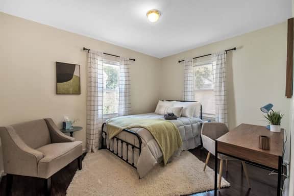 ★Tranquil retreat by Toledo Hosp/UT! Updated-2br★ - Image 5
