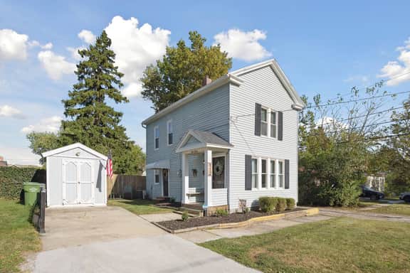 Prime Uptown Location! 2br charming historic home! - Image 4