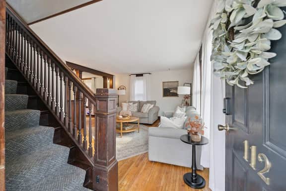 Prime Uptown Location! 2br charming historic home! - Image 5