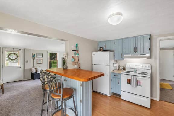 ★Uptown Maumee Renovated Cottage by the River★ - Image 2