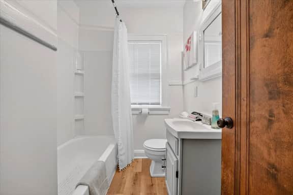 1br apt- heart of Uptown Maumee w/ fiber Wifi! #2 - Image 4