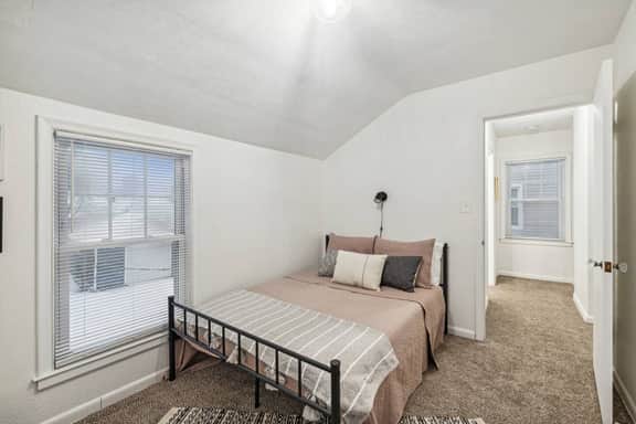 Clean & Chic 3br w/ King bed! Fenced yard & Garage - Image 5