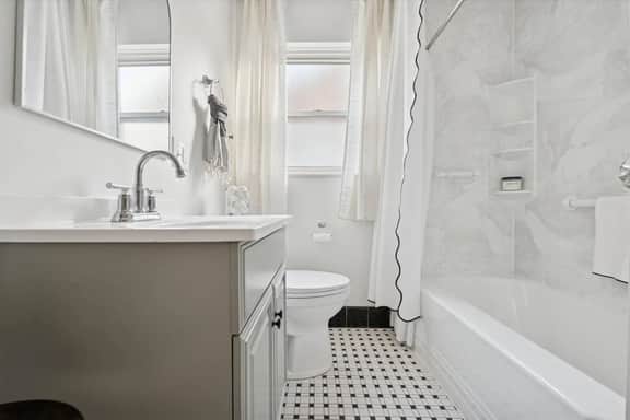 Elegant & inviting! 3br w/ private primary suite! - Image 5