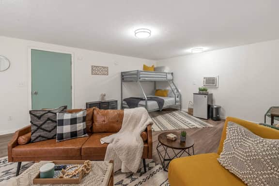 ★ Sylvania area cute 1 story home + guesthouse! ★ - Image 5
