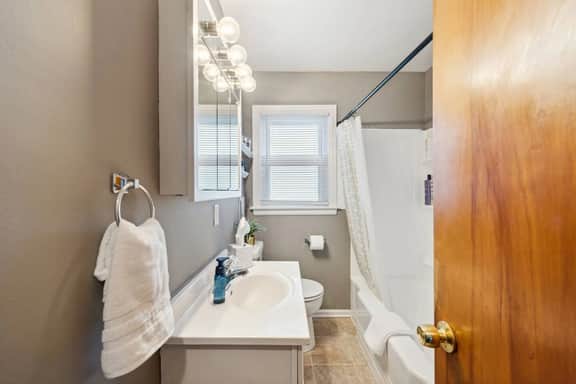 Cheerful & Clean 2br by TCC & Zoo! Fenced yard! - Image 5