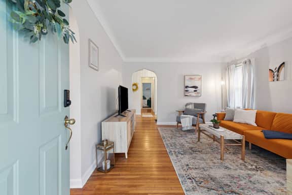 Vibrant & Colorful home w/ 2brs + Private office! - Image 5