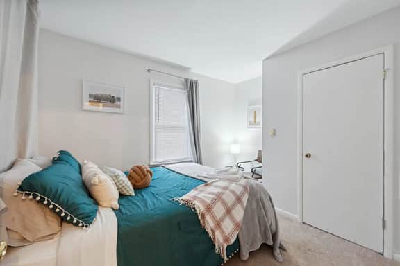 Vibrant & Colorful home w/ 2brs + Private office! - Image 3