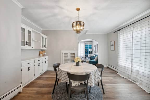 Nautical abode Uptown Maumee by River-BLUE Side! - Image 4