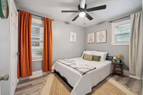 Historic yet updated 2br home- Downtown Rossford! - Image 4