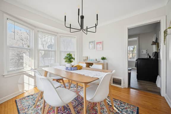 Appealing 2br Cape Cod w/ bonus rm & fiber Wi-Fi! - Image 2