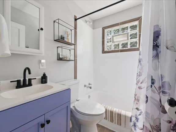 Adorable Maumee Ranch by River/Park-2br fast WiFi - Image 5