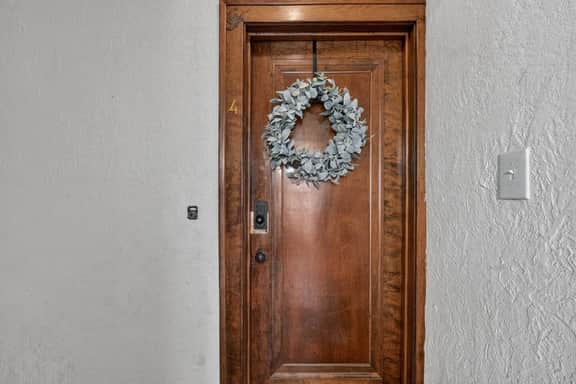 1br apt- heart of Uptown Maumee w/ fiber WiFi! #4 - Image 5