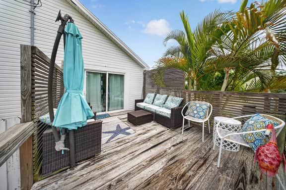 Cozy Coral Cottage