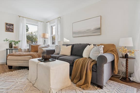 Elegant & inviting! 3br w/ private primary suite! - Image 1
