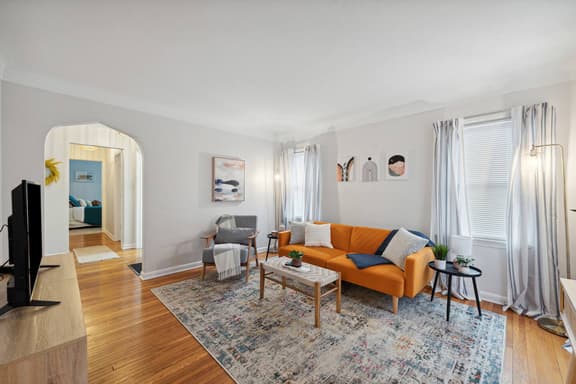 Vibrant & Colorful home w/ 2brs + Private office! - Image 1