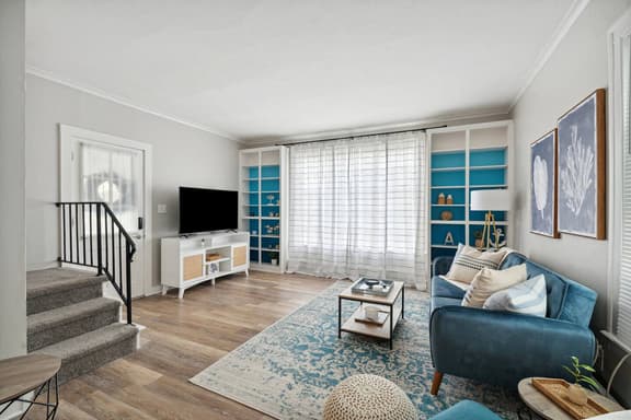 Nautical abode Uptown Maumee by River-BLUE Side! - Image 1