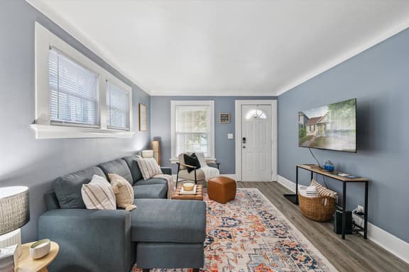 Historic yet updated 2br home- Downtown Rossford! - Image 1