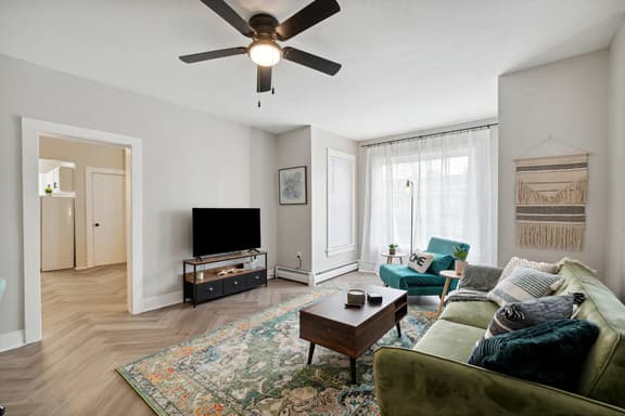 Boho abode Uptown Maumee by River-GREEN Side! - Image 1
