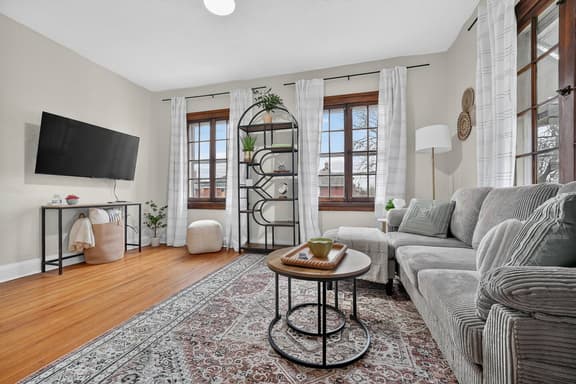 1br apt - heart of Uptown Maumee w/ Fiber WiFi. #3 - Image 1