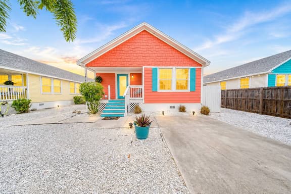 Cozy Coral Cottage